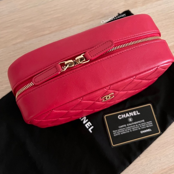 Auth Chanel Classic Quilted Red Large Cosmetic Pouch w/ Gold Hdw - Picture 3 of 9